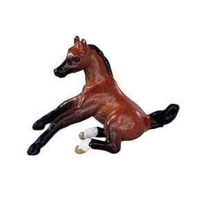 Breyer Horse Mini Whinnies Sitting Foal Bay Tiny Plastic Horse Nice Shading